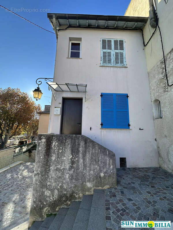 Maison à SAINT-LAURENT-DU-VAR