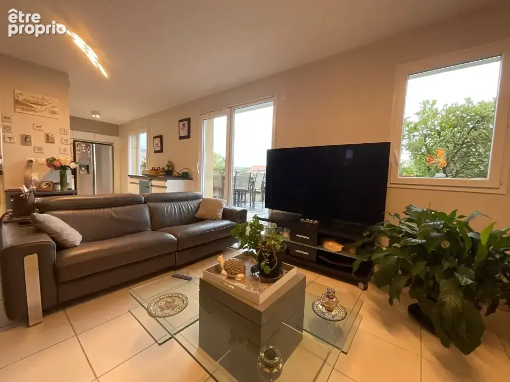 St Rambert - Appartement T3 bis de 100 m² - photo 8