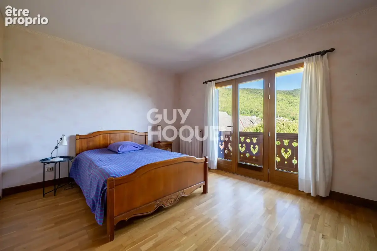 Maison de caractère de 228,4 m² - DPE E - Six chambres, dépendances et vue sur les montagnes - photo 12