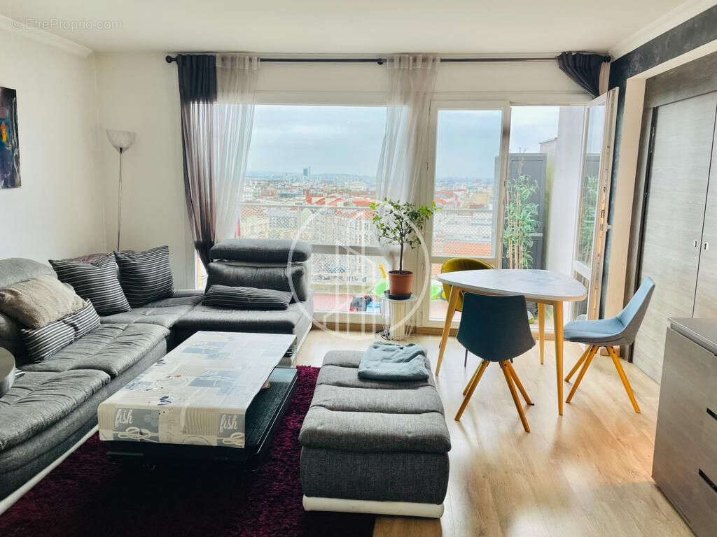 Appartement à COURBEVOIE