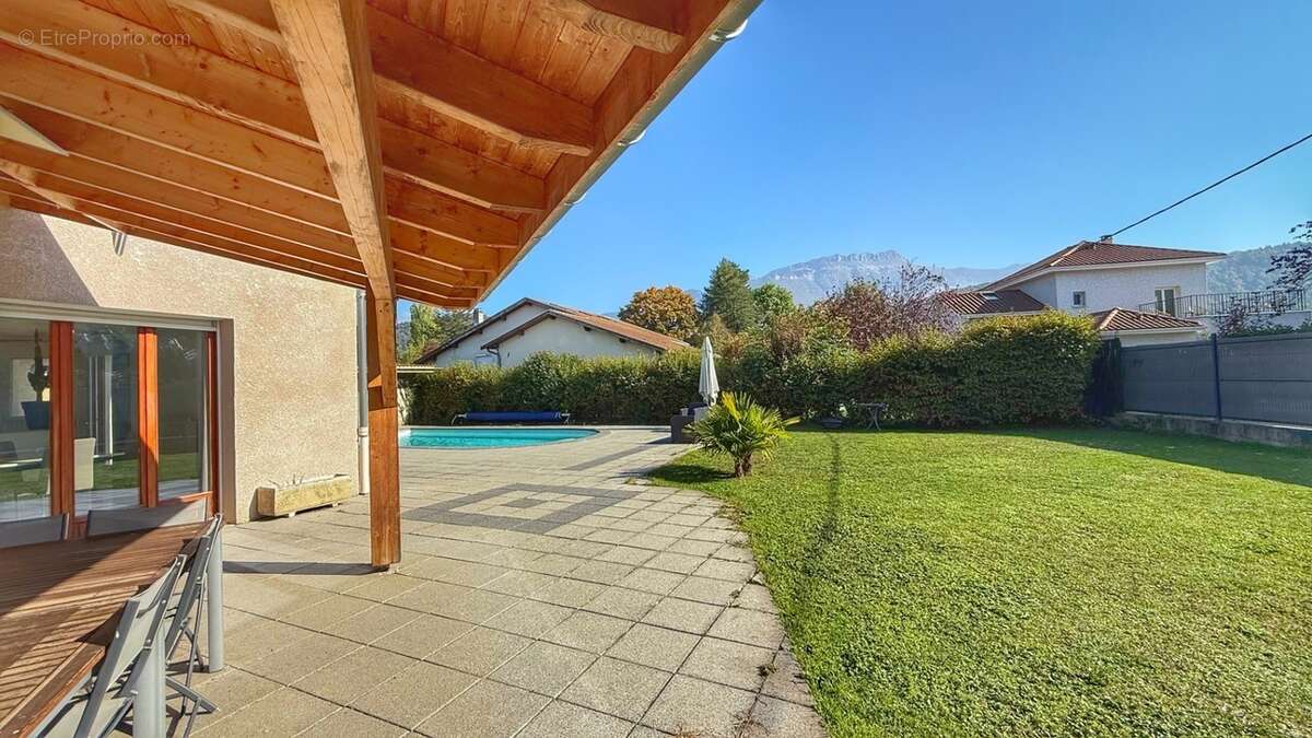 Maison à SAINT-ETIENNE-DE-CROSSEY