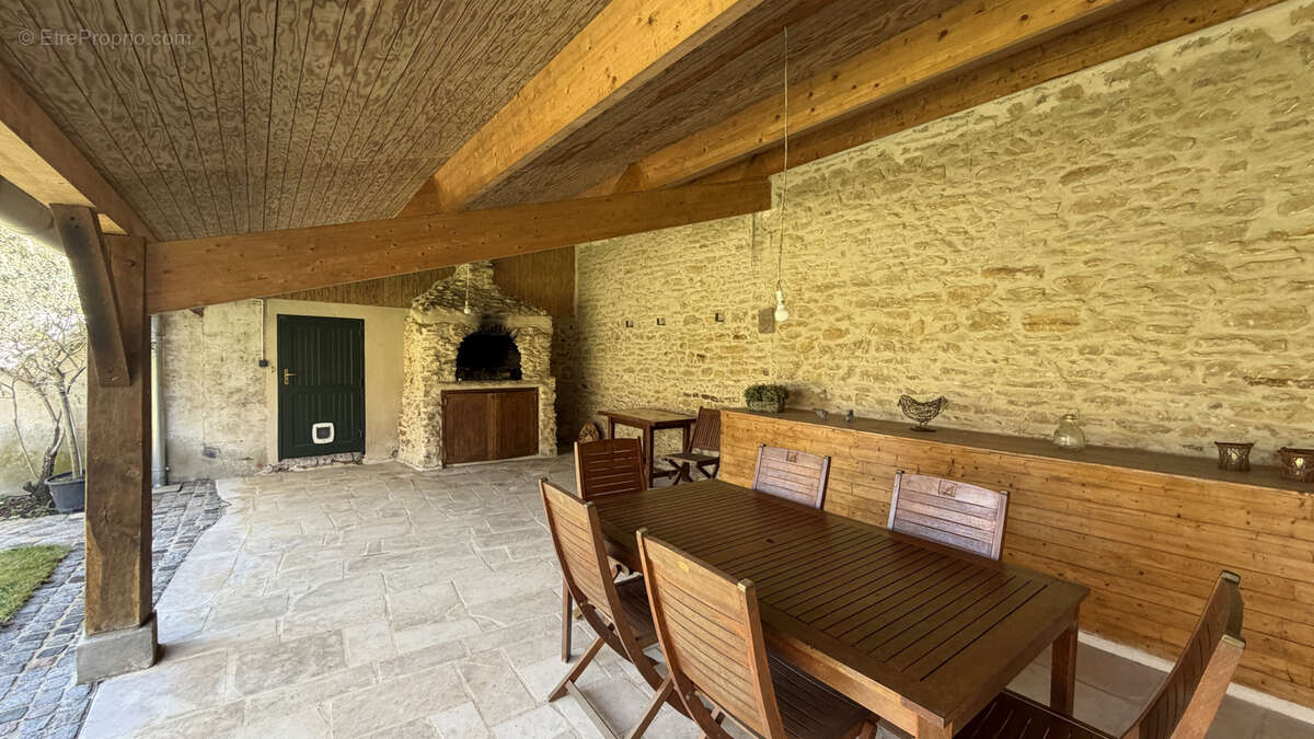 Maison à THOIRY