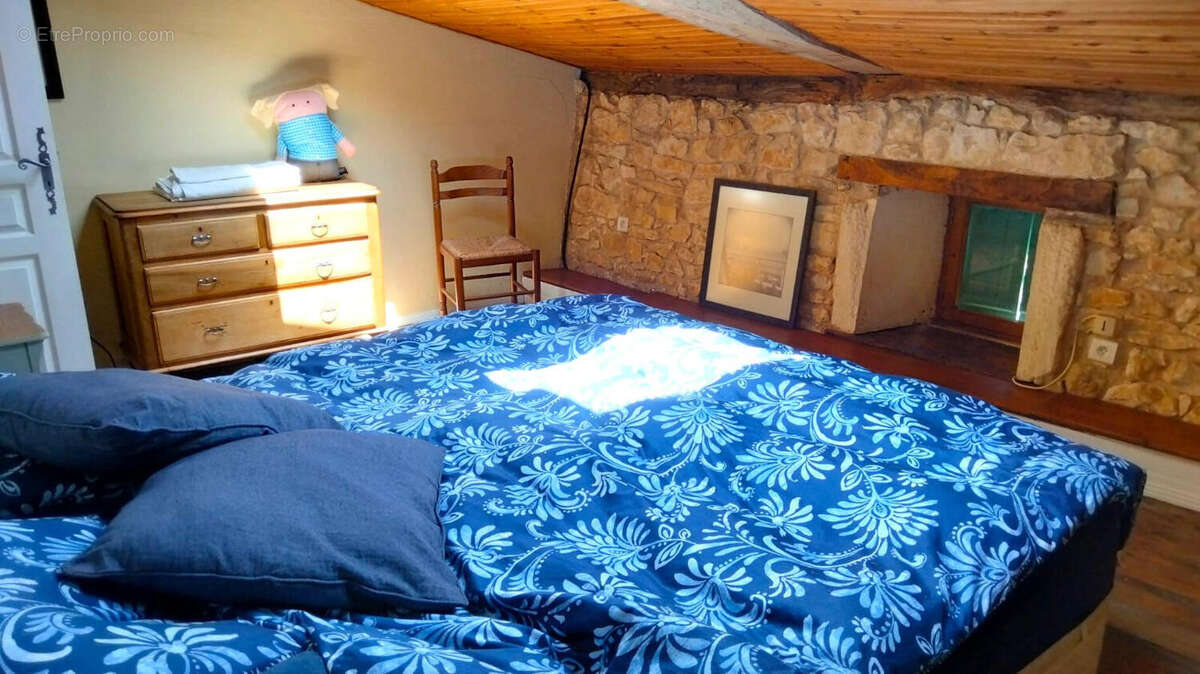 CHAMBRE - Maison à CELLEFROUIN