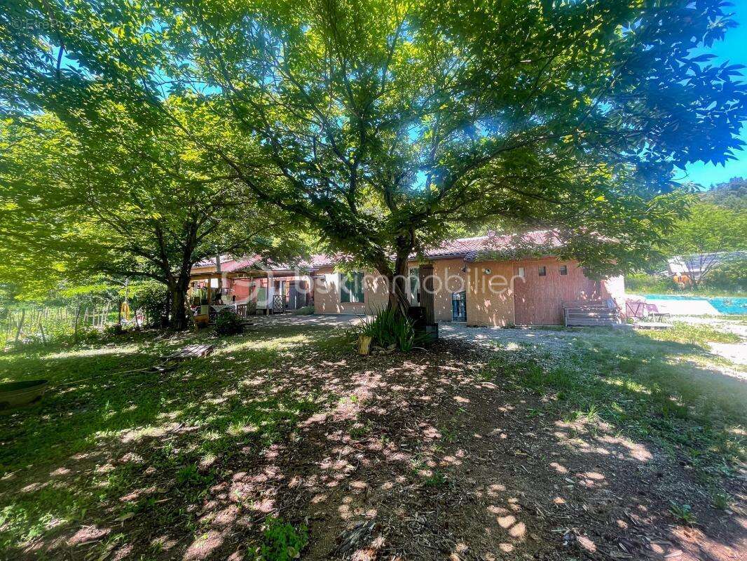 Maison de plain-pied avec terrain plat et arboré de 5 587 m² - photo 2