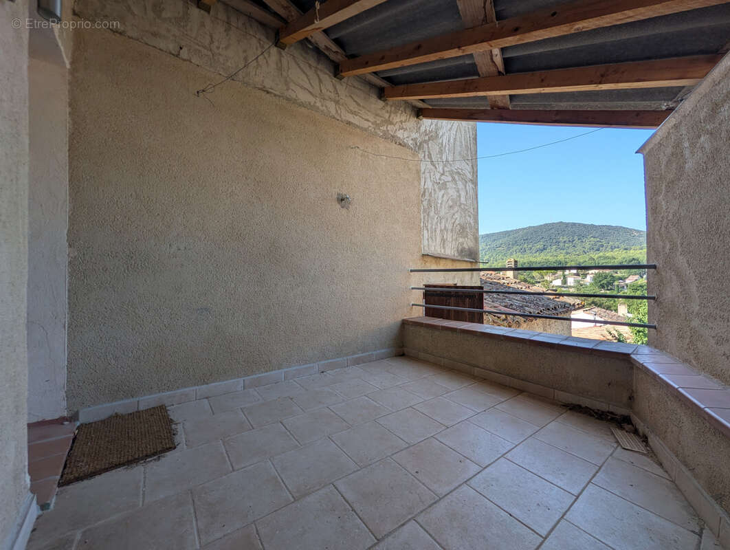 Charmante Maison T4 de Village en Pierre avec extérieur, à Mirabeau (84120) - photo 2