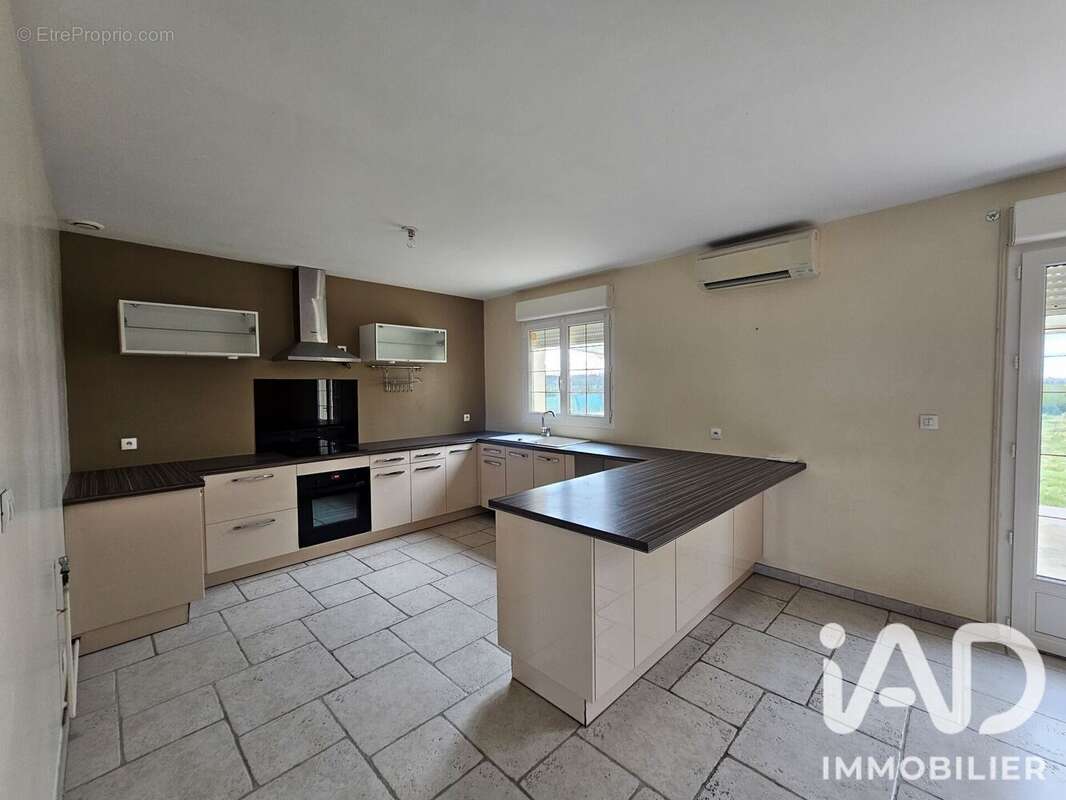 Maison 136 m² à Egriselles-Le-Bocage  - photo 7