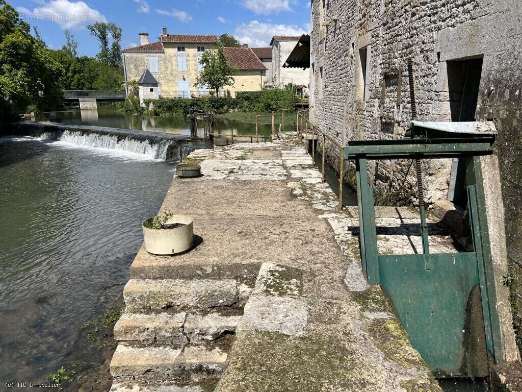 Maison à VERTEUIL-SUR-CHARENTE
