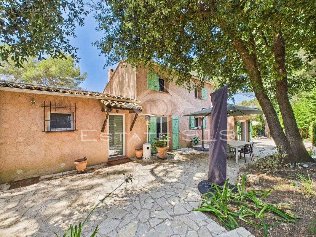 Maison à VALBONNE