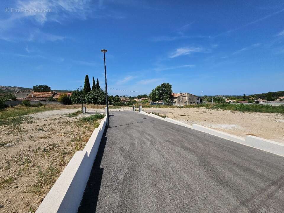 Terrain 640 m² à Les Pennes-Mirabeau  - photo 2