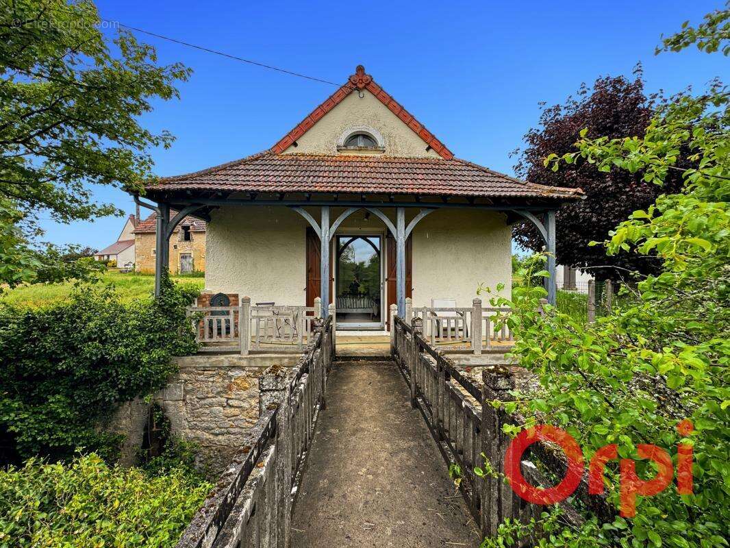 Maison et maison d’amis sur plus de 12 hectares avec étang et cours d’eau – cadre naturel exceptionnel et calme absolu - photo 11
