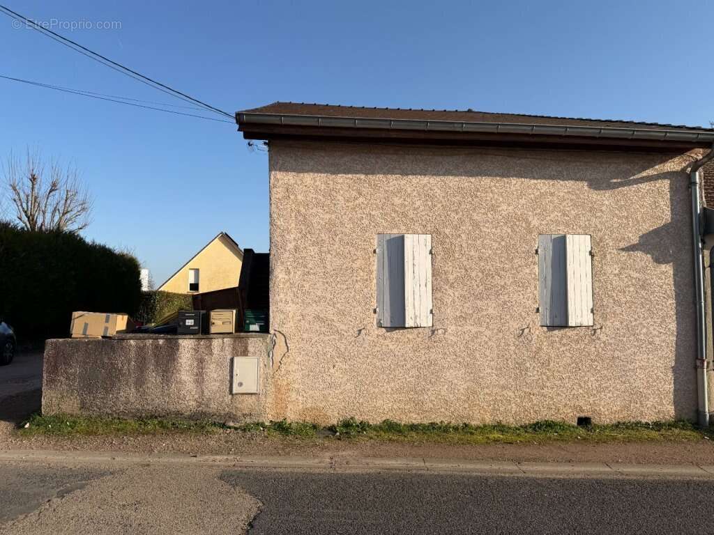 Maison à MONTCHANIN