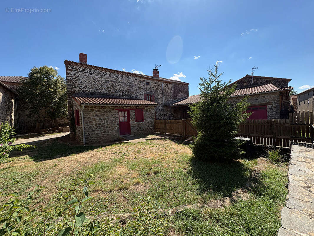 Maison Saint Georges D Aurac 8 pièce(s) 190 m2 - photo 2