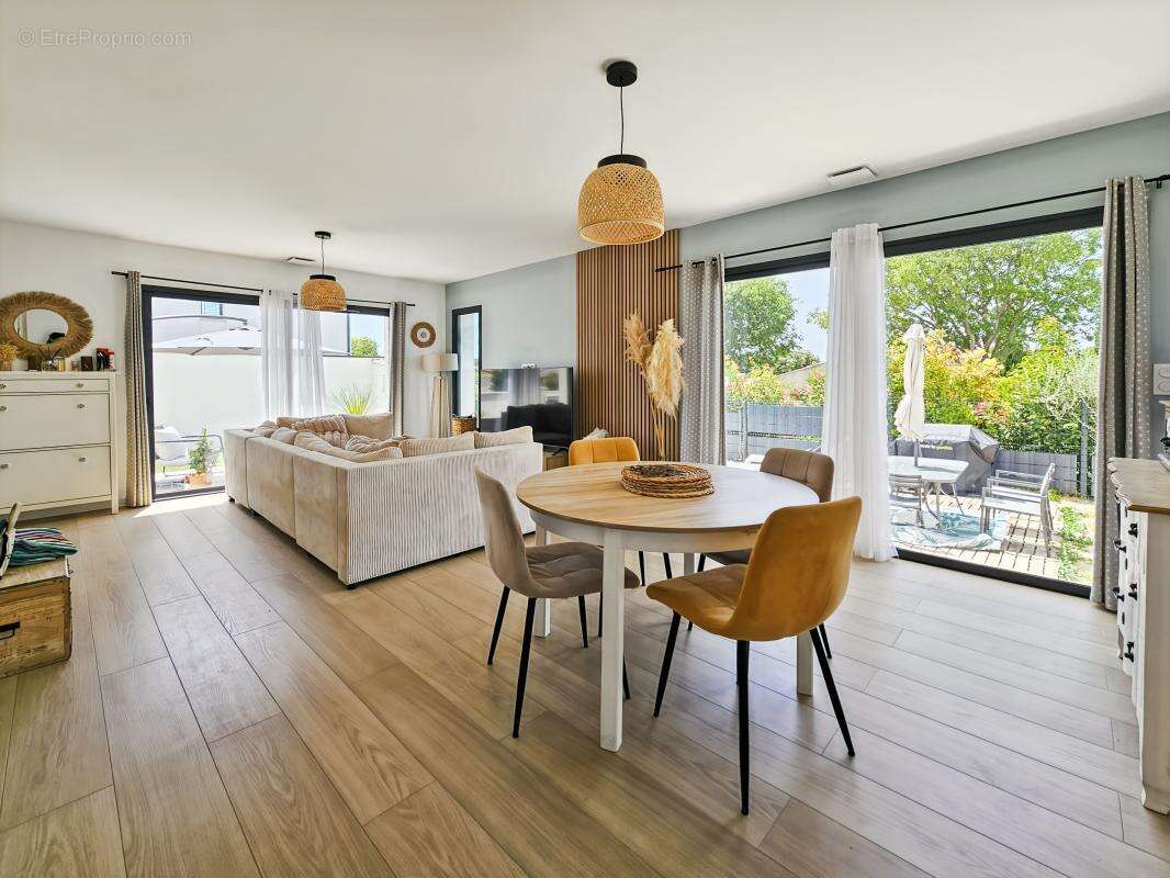 À Vendre à Blauzac - Maison 80 m² T4 avec piscine - photo 2