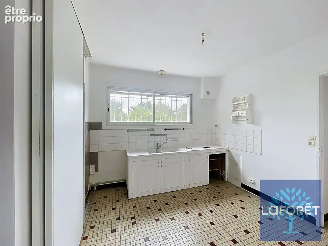 Dax - maison en retrait de la rue sur 549 m² de terrain - photo 6