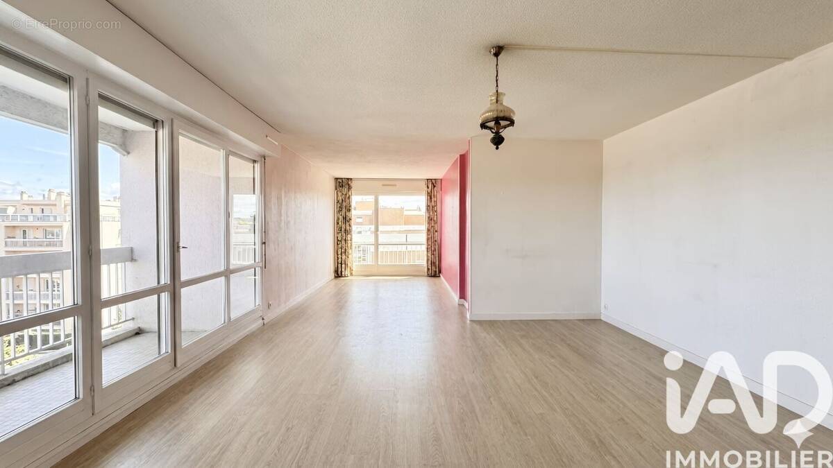 Photo 1 - Appartement à ELANCOURT