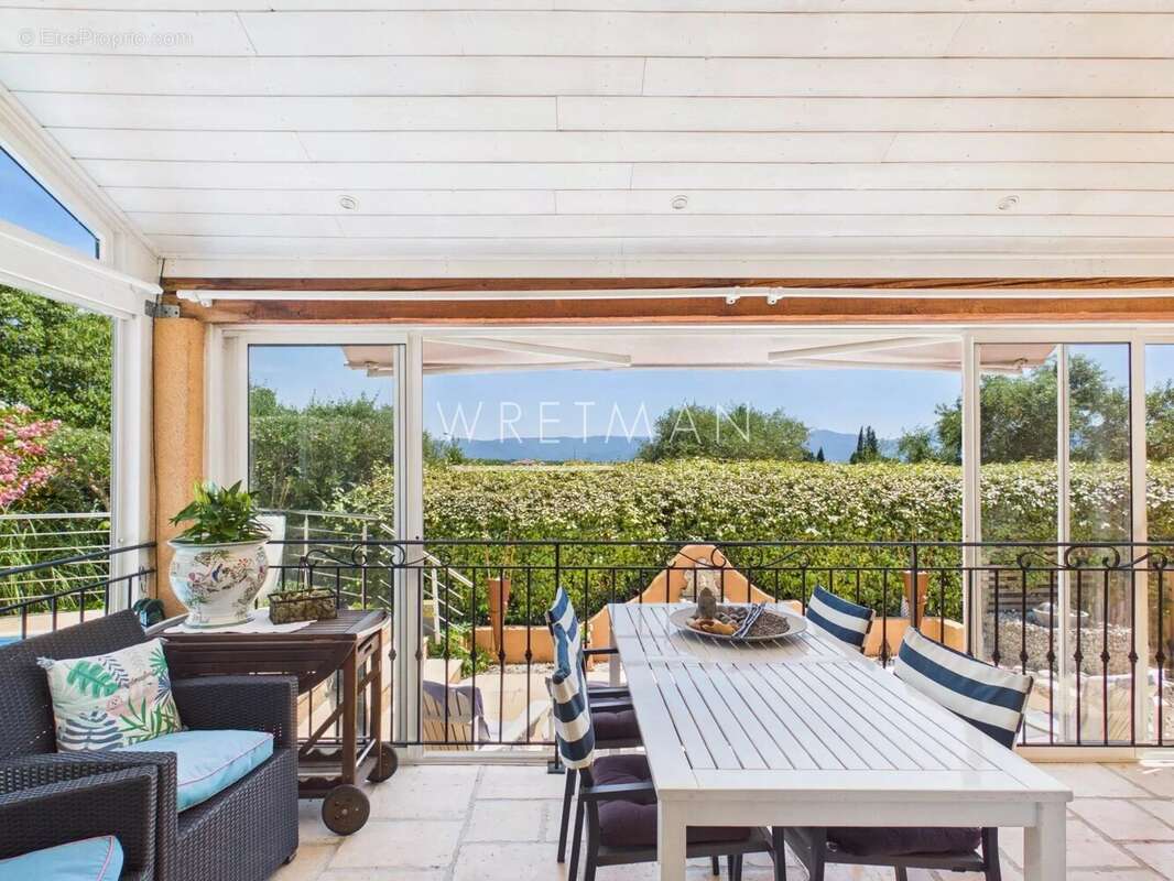 Villa bien entretenue avec piscine et vue dégagée - Le Luc - photo 3