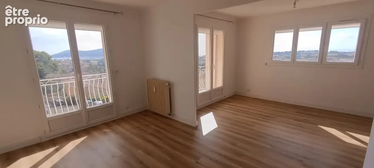 Lumineux F3 avec vue mer - Garage - La Seyne SUD - photo 6