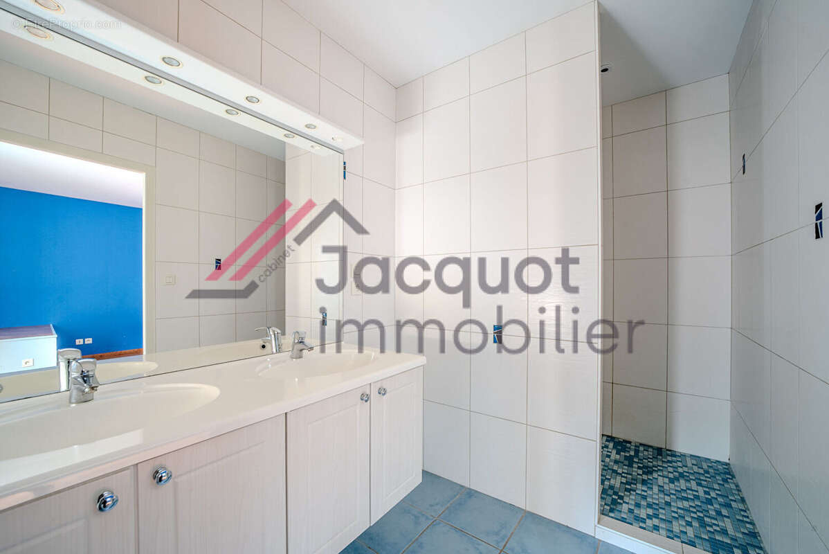 Appartement à LONS-LE-SAUNIER