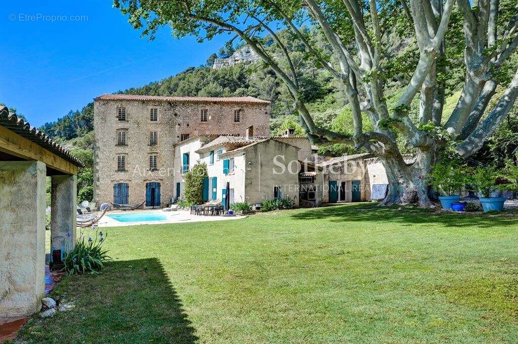 Maison à VENTABREN