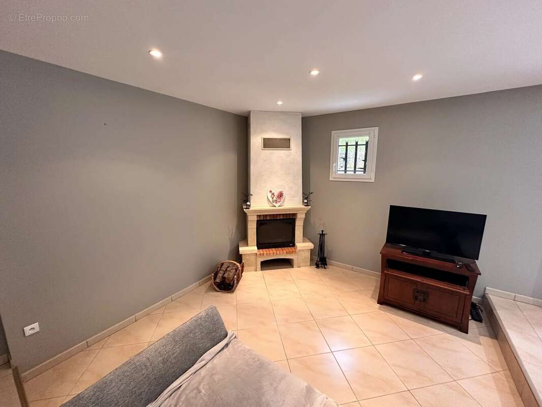 Maison à SAINT-GEORGES-DE-MONTCLARD