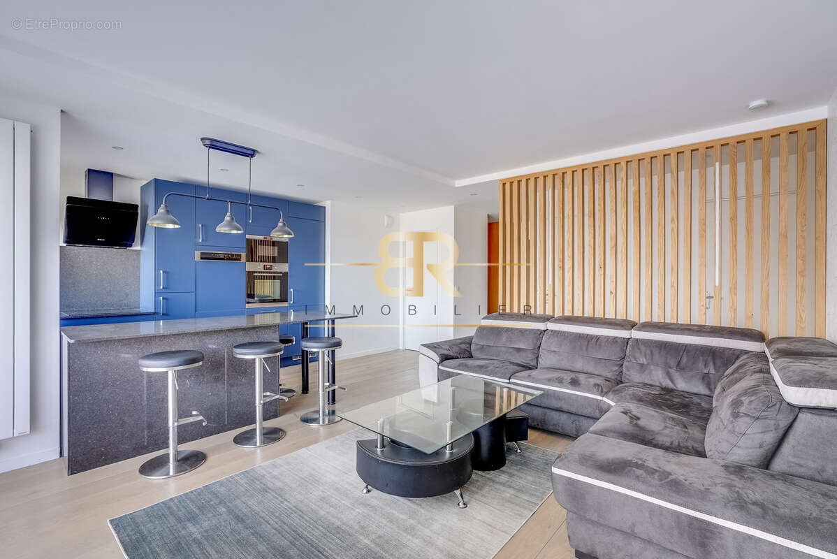 Étage élevé - balcons - refait à neuf - photo 2