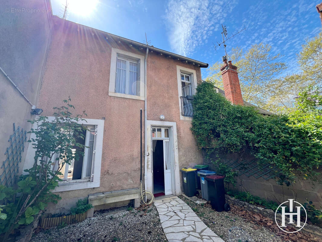 Maison à SAINT-AMAND-MONTROND