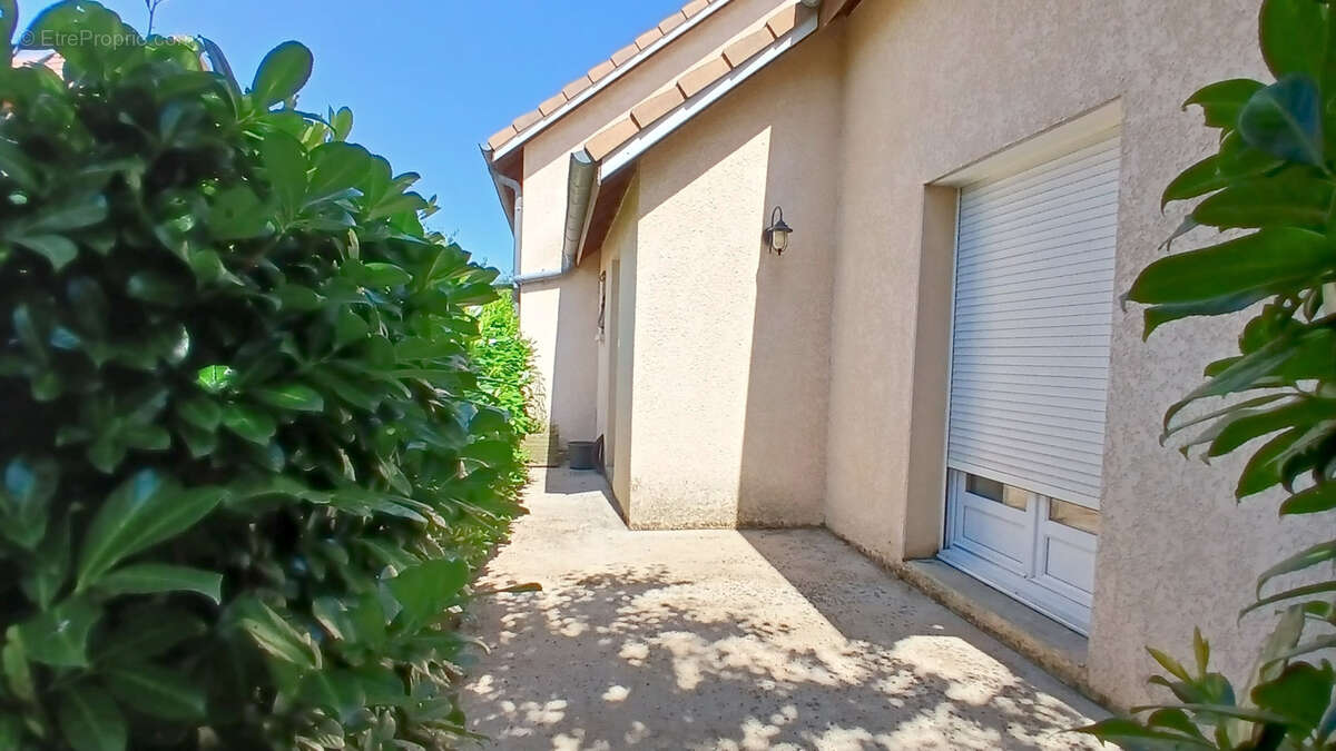 Maison à OUROUX-SUR-SAONE