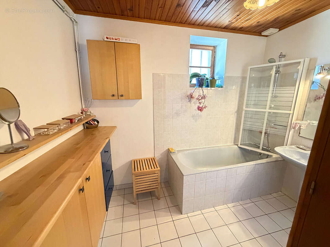 Maison de caractère 135m2 avec jardin et grange - photo 8