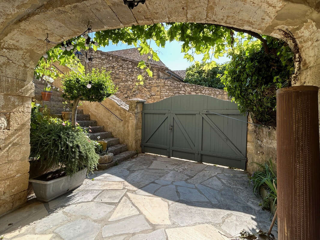 Maison à VALLIGUIERES