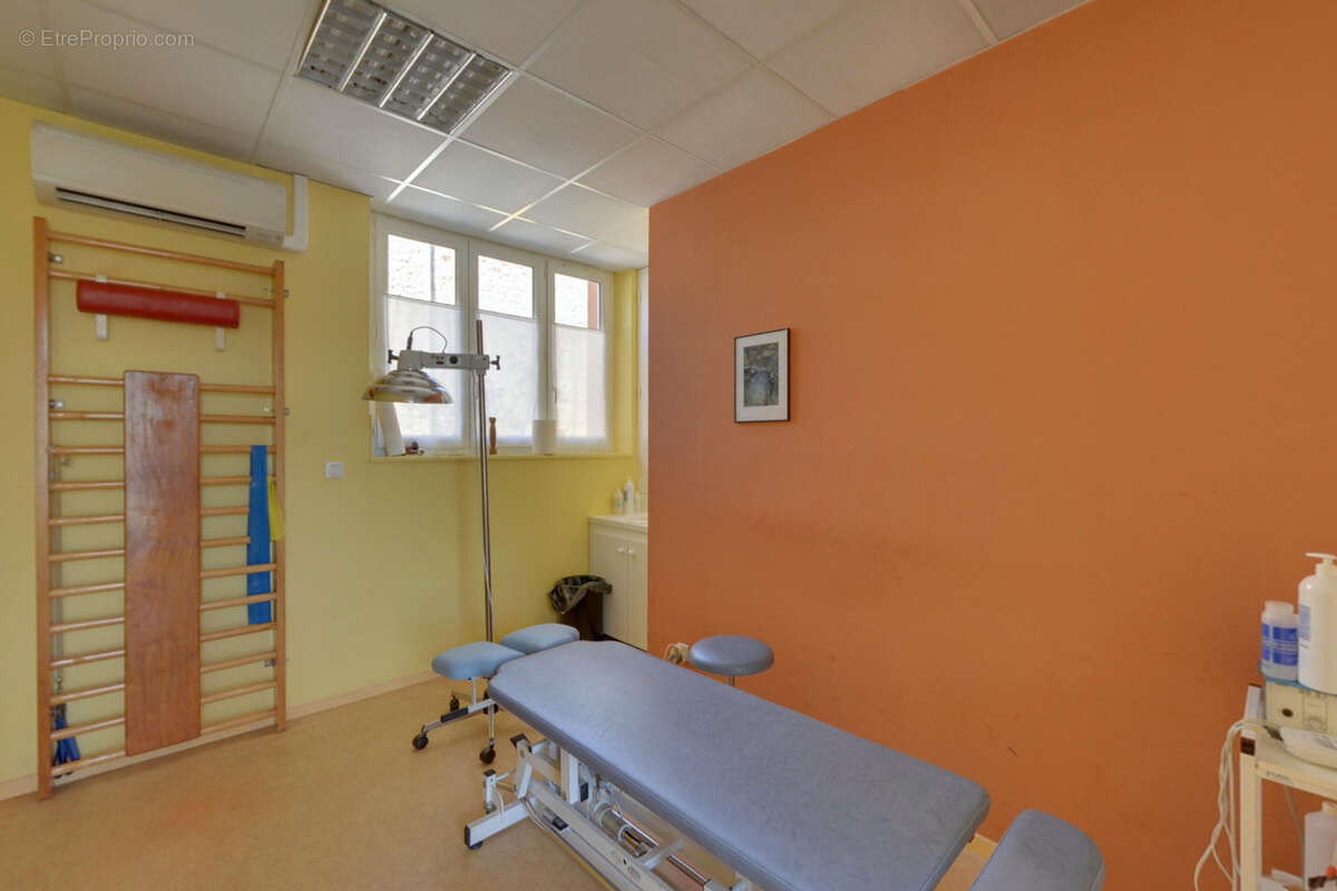 Maison à SAINT-SAUVEUR-DE-MONTAGUT