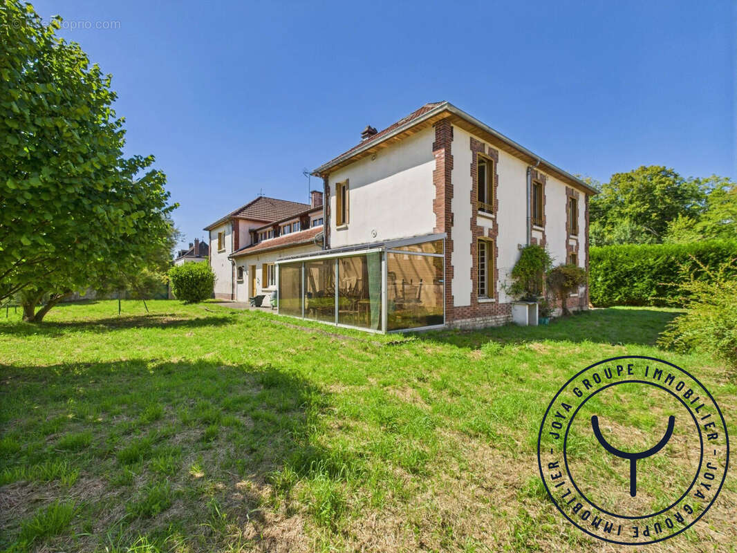 Maison 450 m² à Estissac  - photo 2