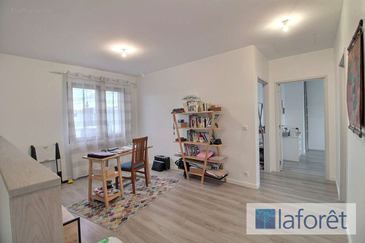 Maison à SAINTE-GENEVIEVE-DES-BOIS