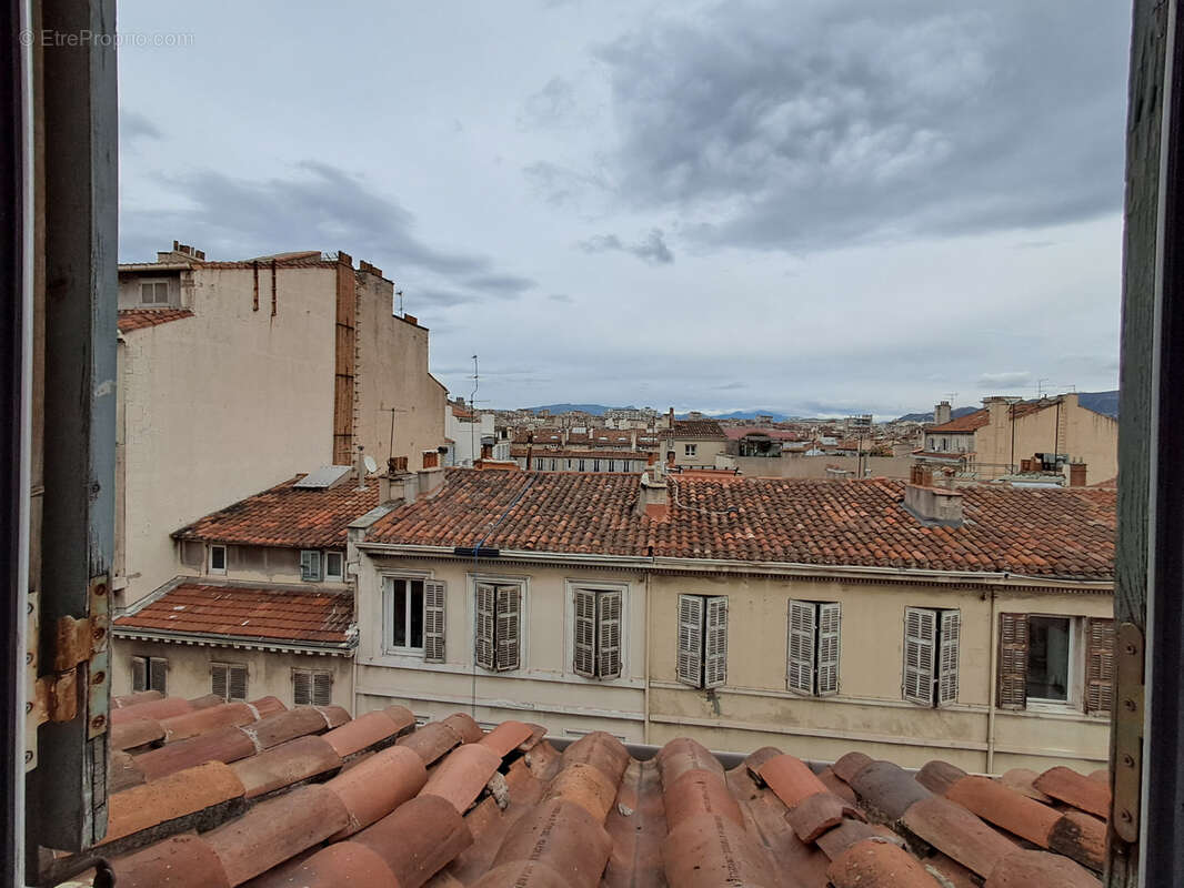 Studio en dernier étage de 21m2 habitable à Vendre à Marseille 13006 Proche Préfecture - photo 5
