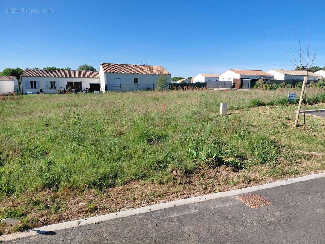 Terrain à LA CHAPELLE-DES-POTS