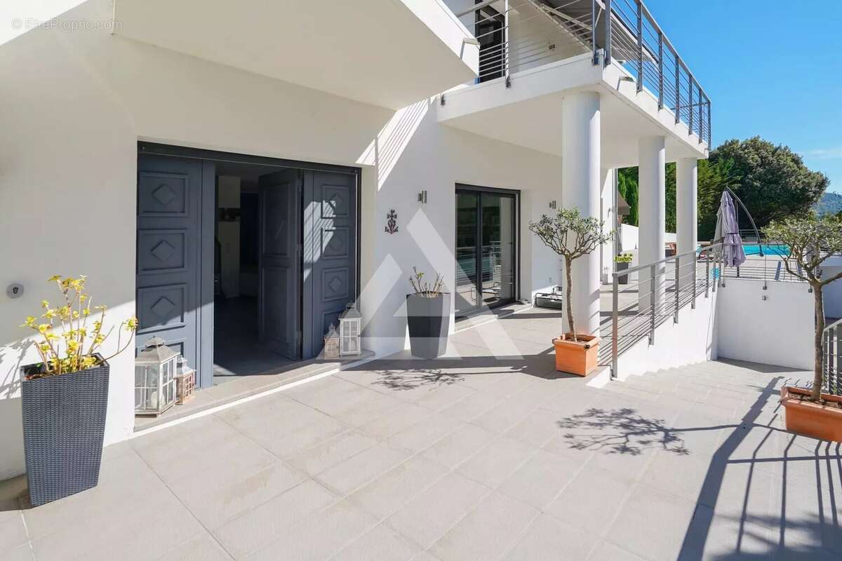 Maison à PEILLE