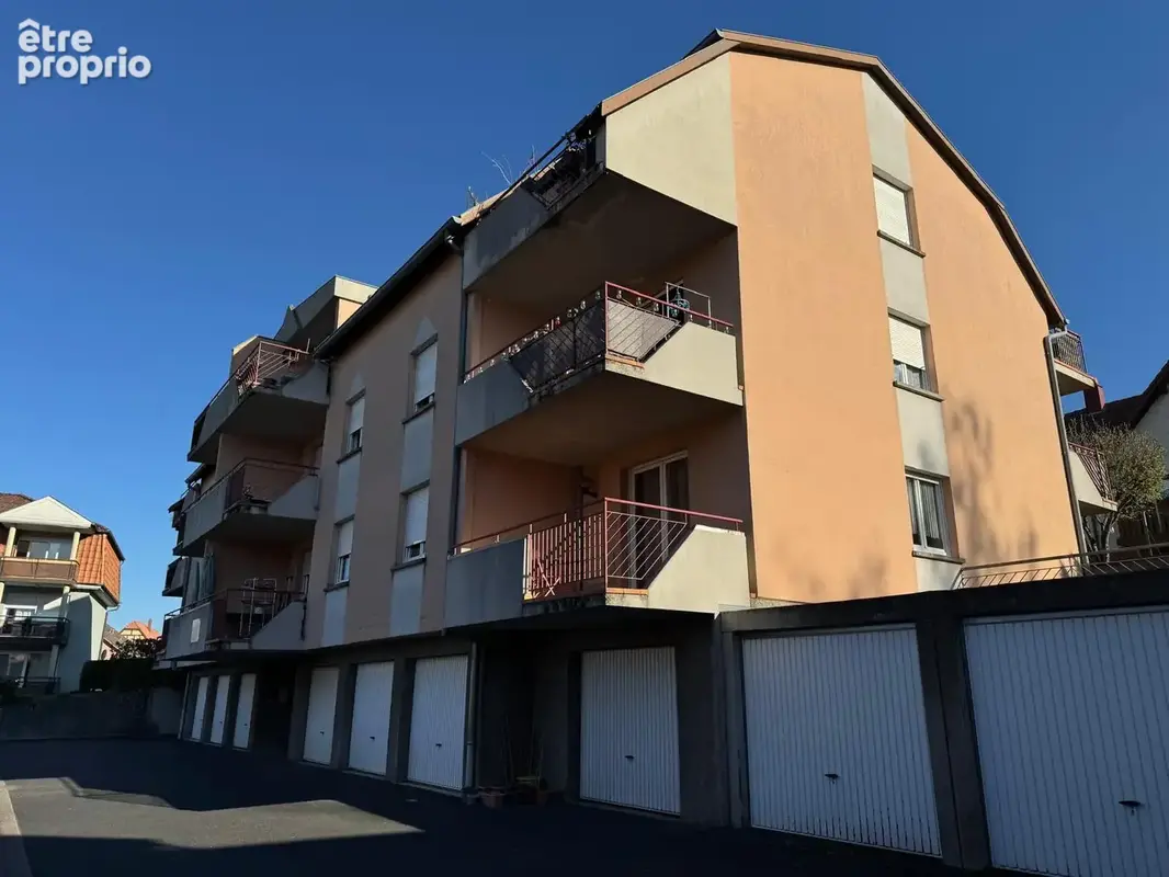 Appartement 2 pièces de 54 m2 avec terrasse, garage, parking et cave. - photo 2