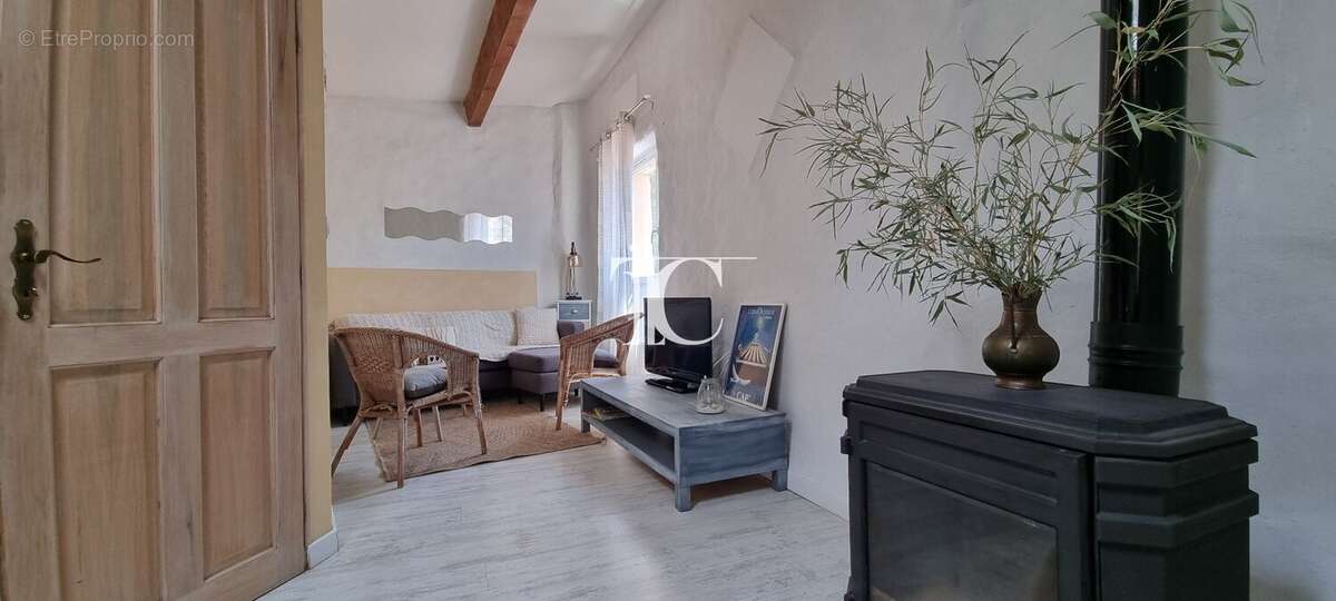 Propriété de caractère composée de trois logements indépendants avec piscine et potentiel de développement - photo 12