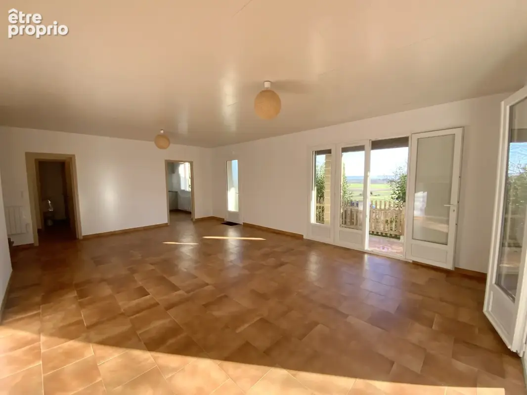 Charmante villa avec vue et terrain arboré. - photo 2