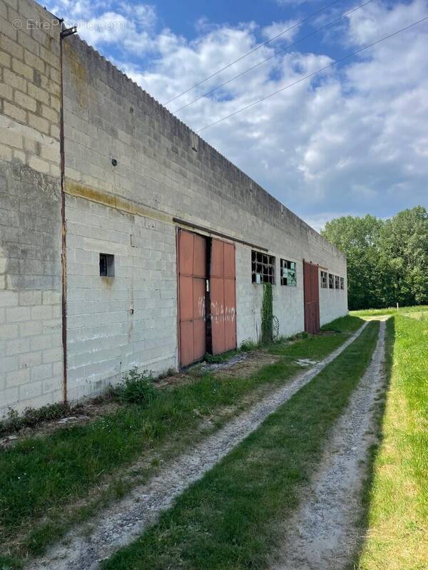 Commerce à COUCY-LE-CHATEAU-AUFFRIQUE