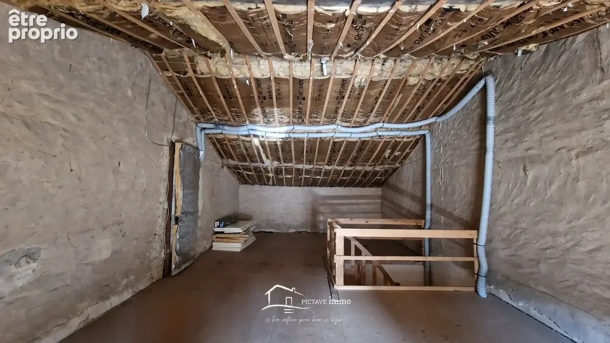 Maison de bourg spacieuse avec dépendances   Lusignan centre - photo 11