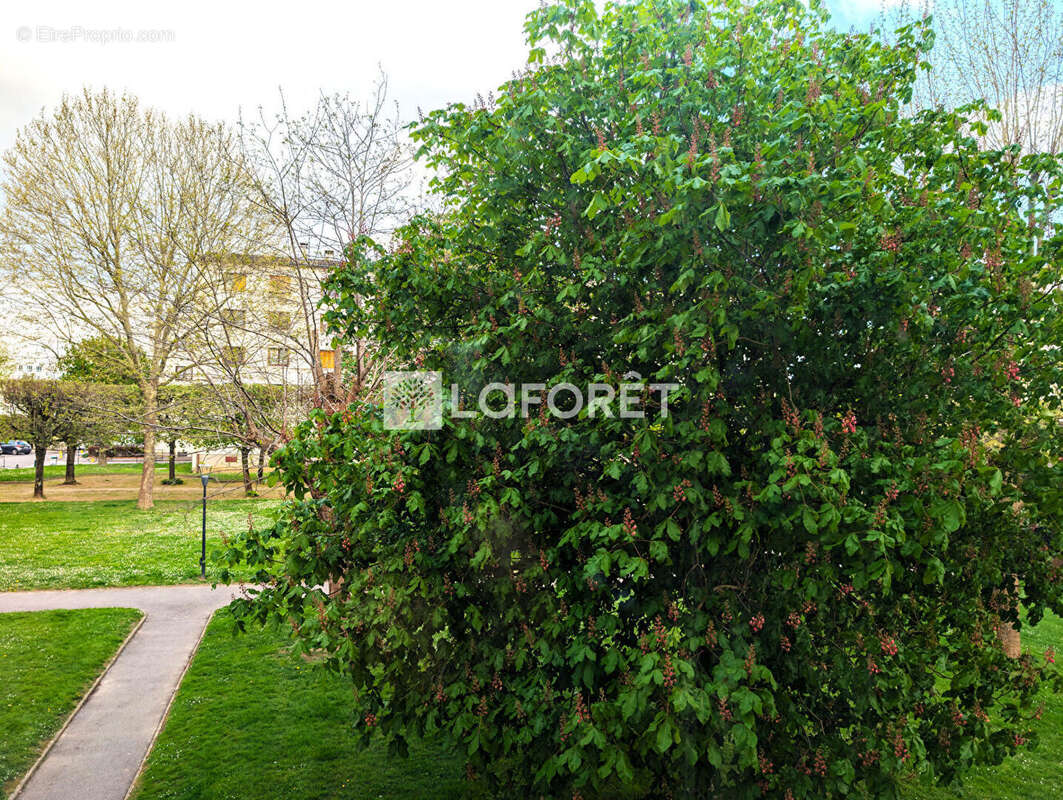 Appartement à LES CLAYES-SOUS-BOIS
