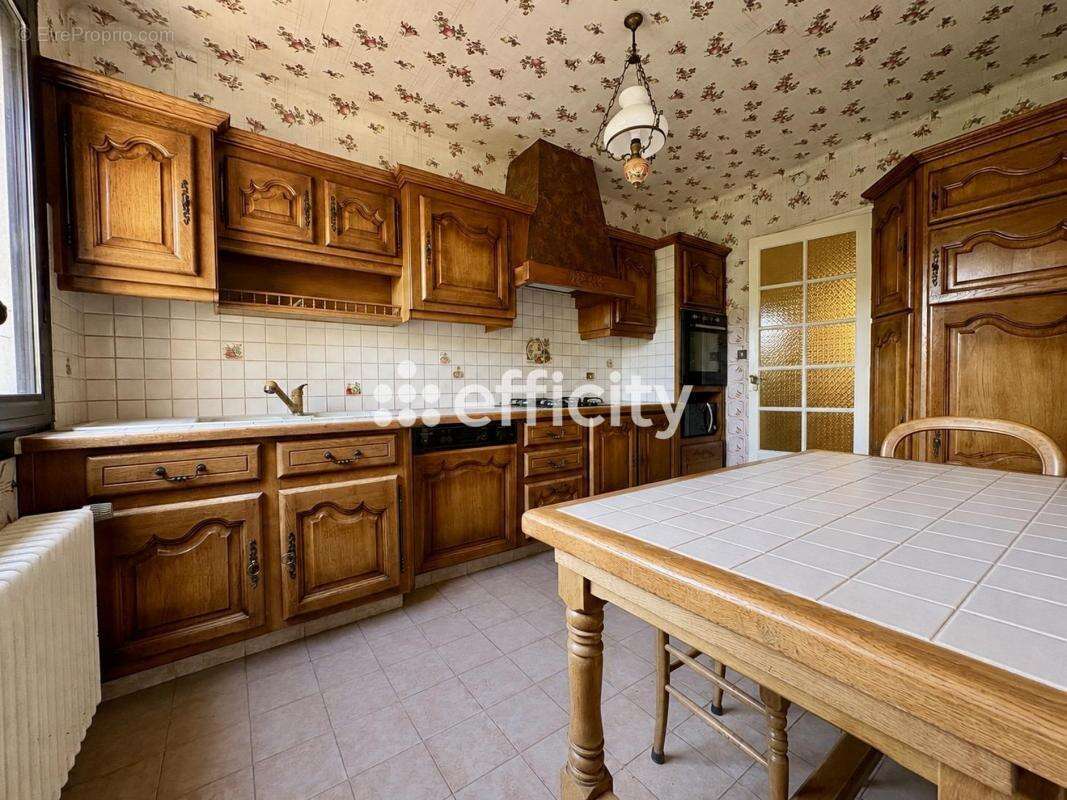 Maison 182 m² à Gignac-La-Nerthe  - photo 9