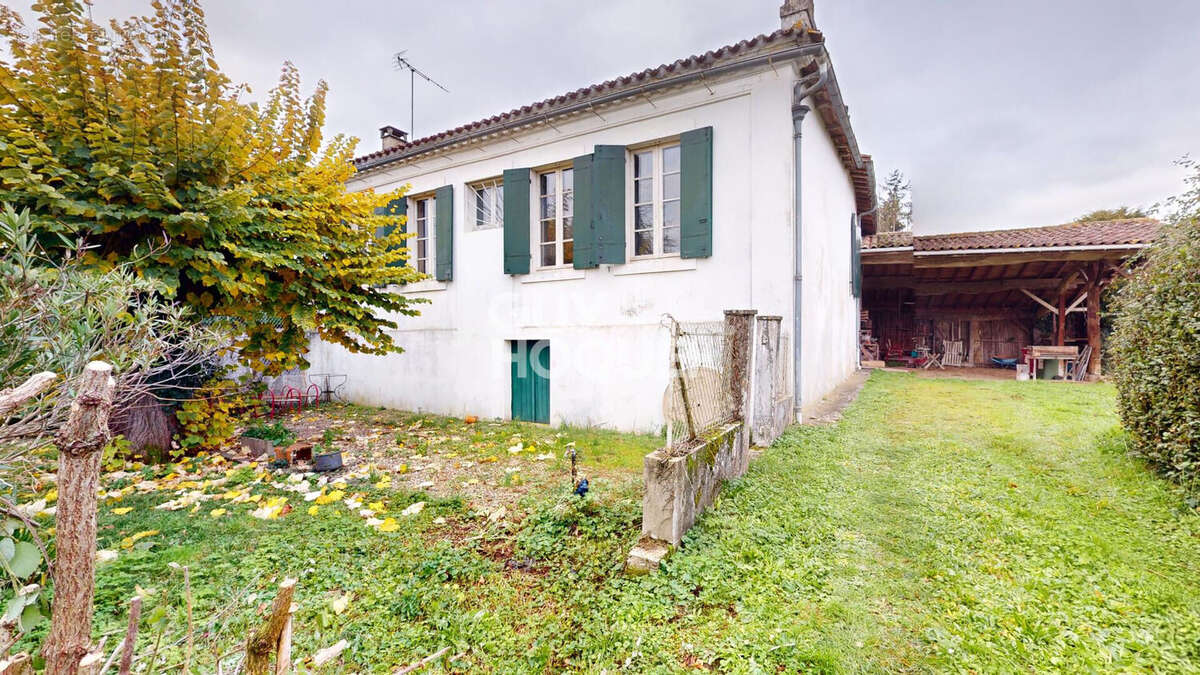 Maison à renover, sur grand terrain de 1100 m2 - photo 2