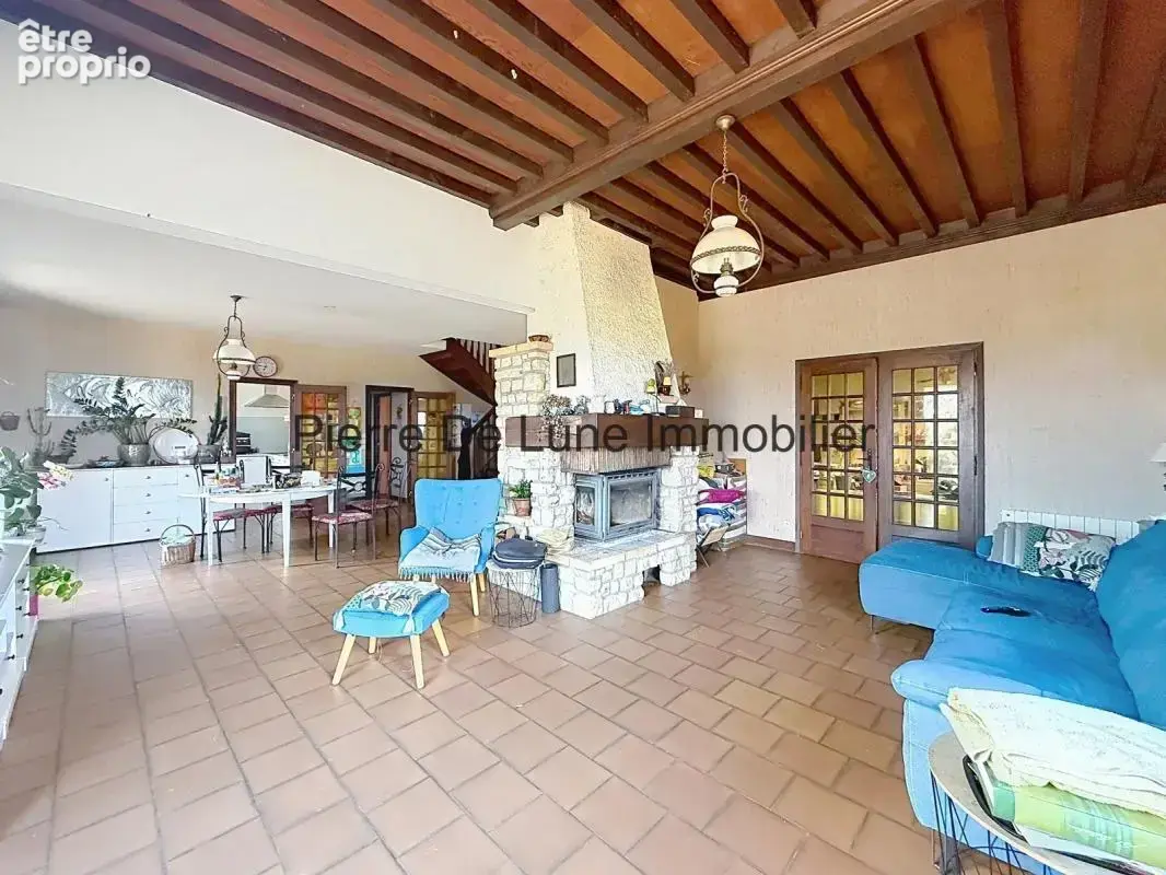 Maison 7 pièces 180 m² à vendre à Saint-Verand (69620) - photo 4