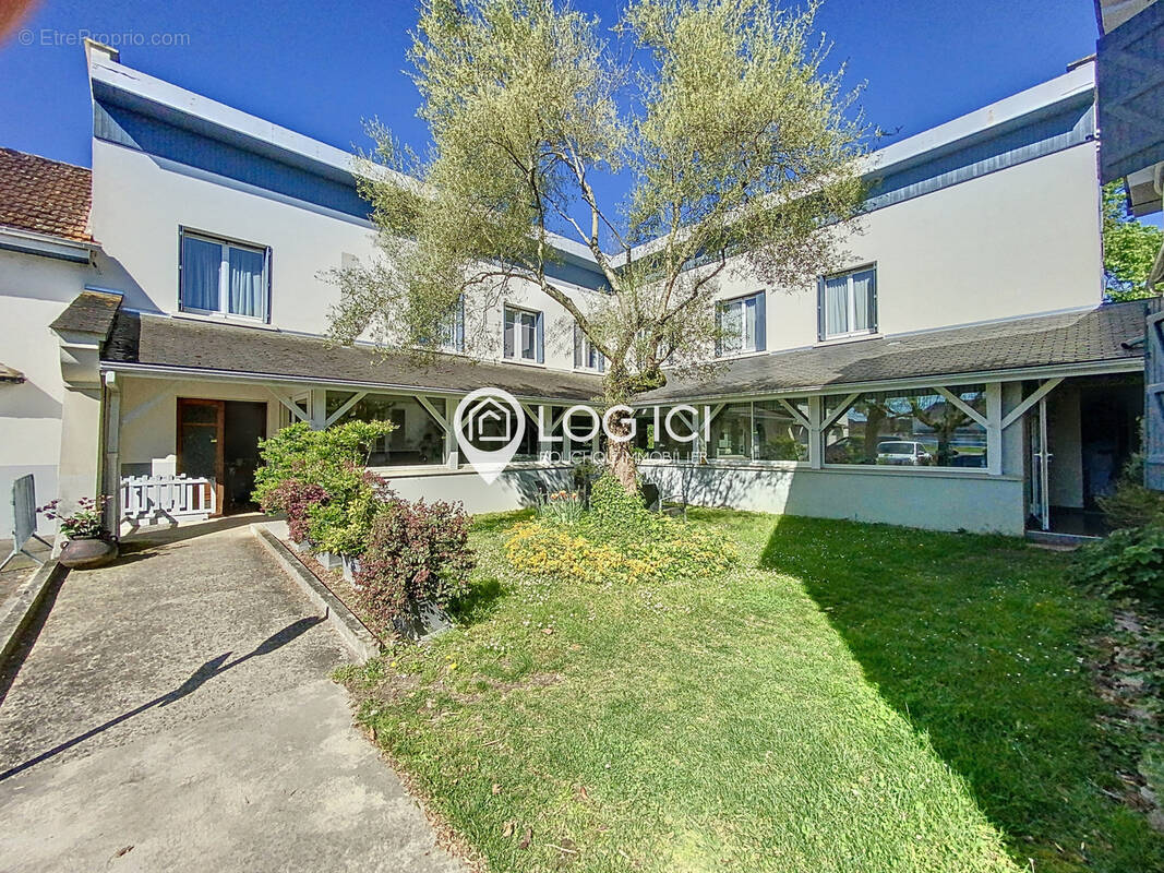 Commerce à SEVIGNACQ