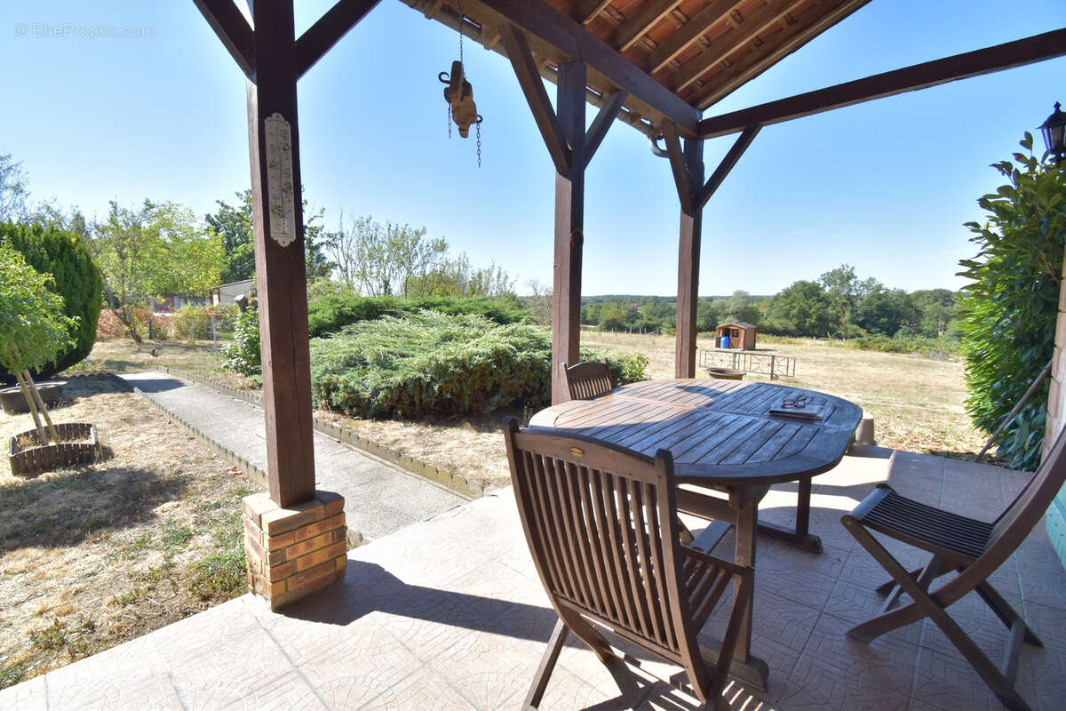 EN EXCLUSIVITÉ   Maison à 10 min de Moulins sur 5 000 m2 de terrain - photo 5