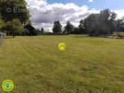 Terrain à LURCY-LEVIS