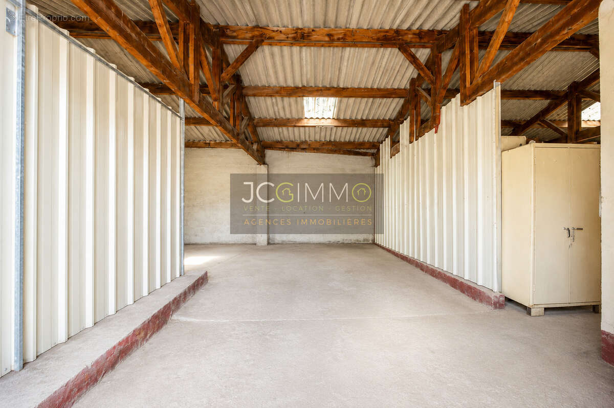 Hangar _ bureaux _ batiment de 185 m2 _ terrain de 538 m2 - photo 7
