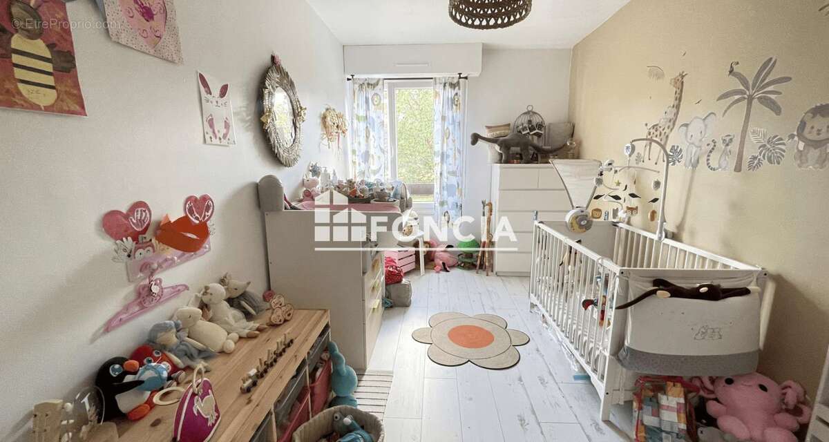 L'agence FONCIA vous propose en exclusivité : Appartement T4 au premier étage avec balcon exposé sud et sans vis-à-vis avec vue  - photo 7