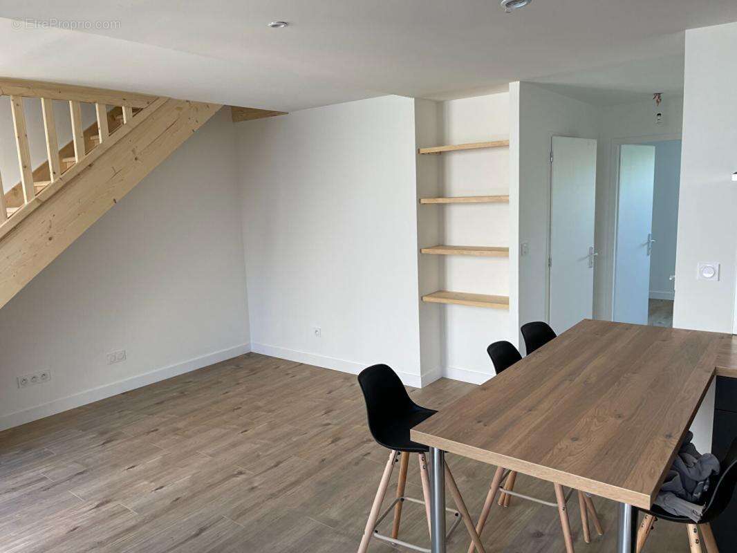 Maison à MEYZIEU